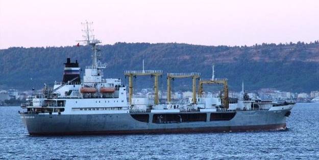 Rus askeri gemileri İstanbul Boğazı'ndan geçti