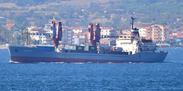 Rus askeri kargo gemisi Boğaz'dan geçti