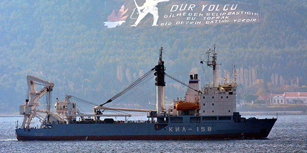 Rus askeri kurtarma gemisi Çanakkale Boğazı'ndan geçti