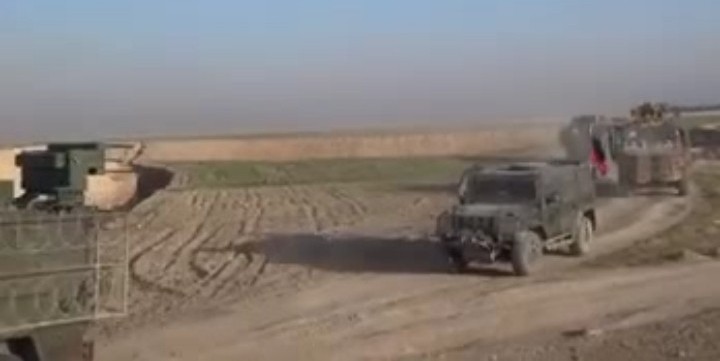 Rus askerleri Ayn El Arab'da devriye attı