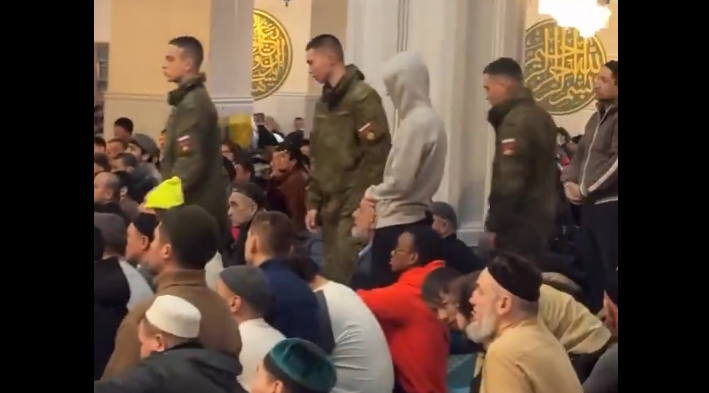 Rus askerleri camiye baskın yaptı! Görenler gözlerine inanamadı, sebebi ise...