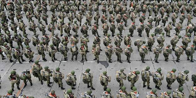 Rus askerleri Kazakistan'a girdi!