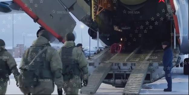 Rus askerleri Kazakistan'a girdi! İşte ilk görüntüler