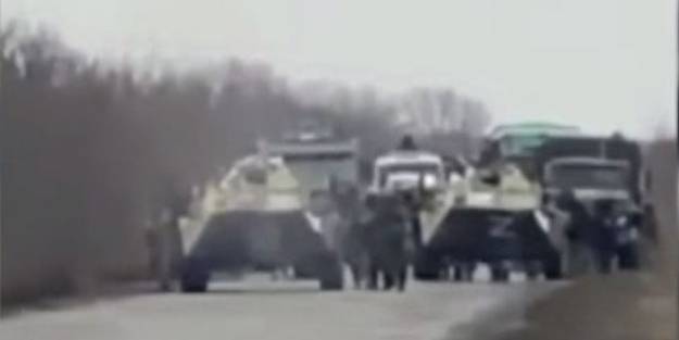 Rus askerlerine karşı barikat kuran sivillere bombalı saldırı