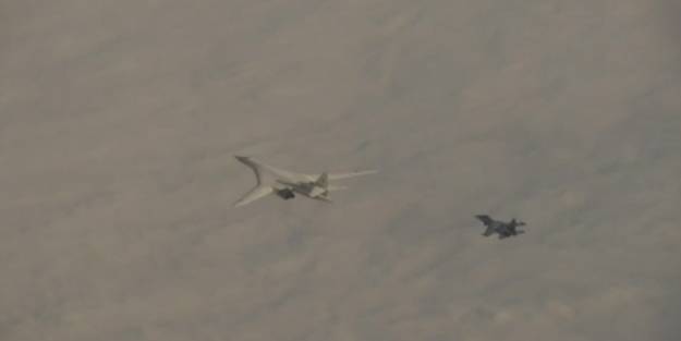 Rus bombardıman uçakları, o ülkenin semalarında devriye uçuşunu sürdürüyor!