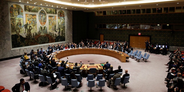 Rus Büyükelçi, salonu terk etti