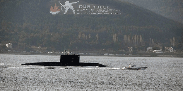 Rus denizaltısı Çanakkale’de böyle görüntülendi