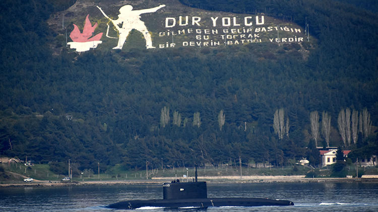 Rus Denizaltısı Çanakkale Boğazı'nda