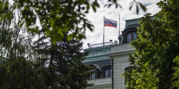 Rus diplomatlar Çekya'dan ayrıldı