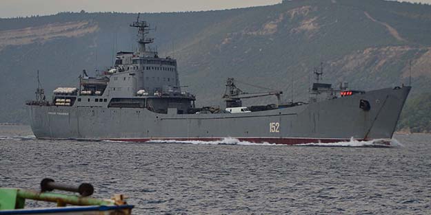 Rus donanma gemisi Çanakkale sularında!