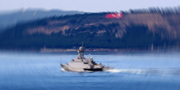 Rus donanmasına ait askeri gemi Çanakkale Boğazı'ndan geçti