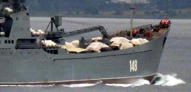 Rus savaş gemisi Çanakkale Boğazı'ndan böyle geçti!