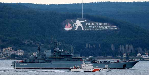 Rus Donanmasına ait gemi Çanakkale Boğazı'ndan geçti