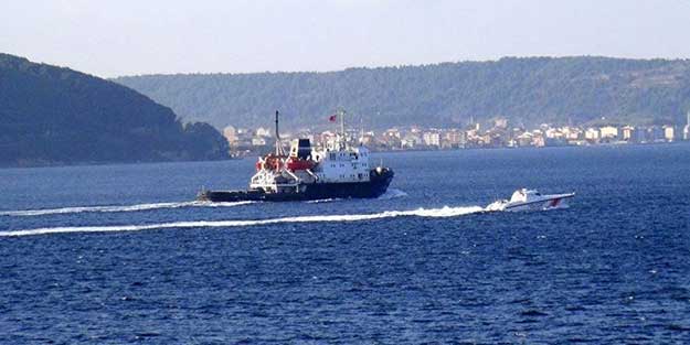 Rus donanmasına ait römorkör adım adım takip edildi