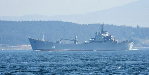 Rus donanmasına ait savaş gemisi boğazdan geçti