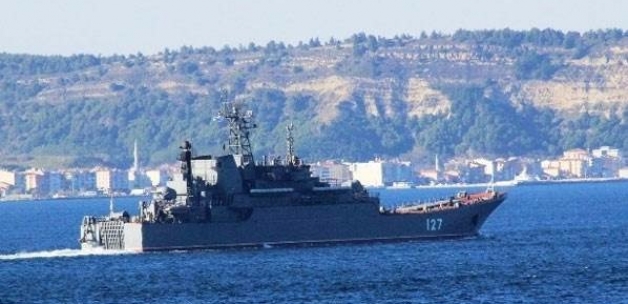 Rus savaş gemileri boğazda!