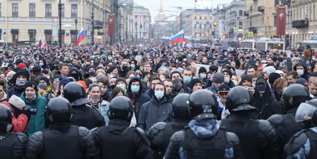Rus hükümetinden göstericilere tehdit: Protestolara katılanlar...