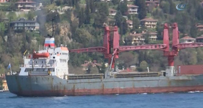 Rus kargo gemisi İstanbul Boğazı'ndan geçti