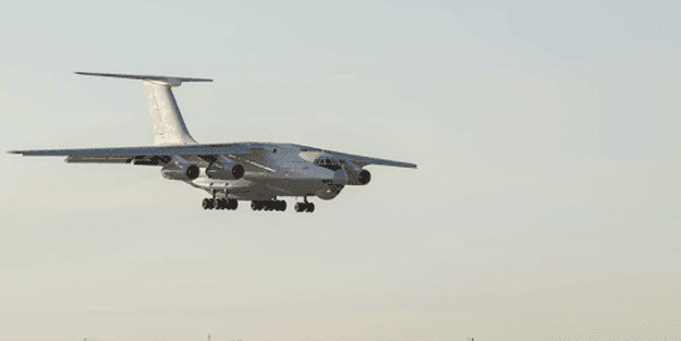 Rus kargo uçağı Suriyeli paralı askerleri kritik şehre taşıdı