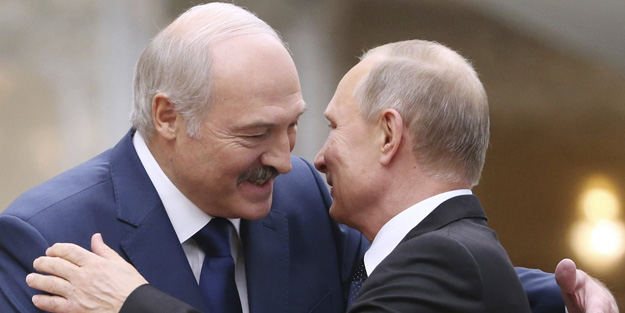 Putin'e yakınlığıyla bilenen devlet başkanının üç ülkeye girişi yasaklandı