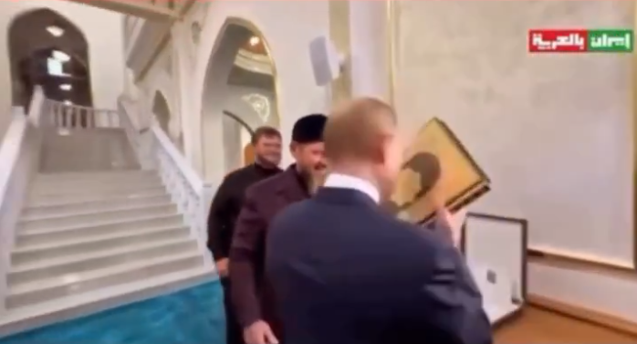 Rus Liderden Kur’an-ı Kerim’e Büyük Tazim! Putin Kur'an'a Koştu, Dünya ‘Hu’ Sesiyle İnliyor!