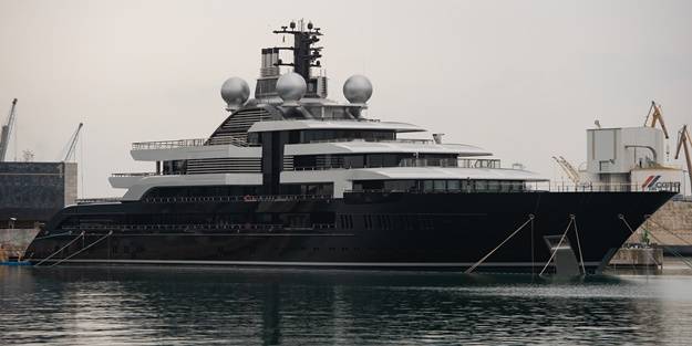 Rus oligarka ait bir yata daha el koyuldu