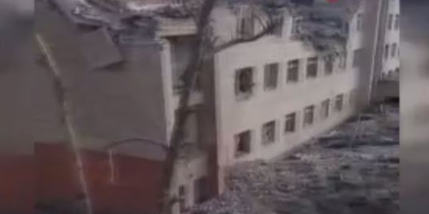 Rus ordusu Ukrayna'da 5 katlı binayı yerle bir etti!