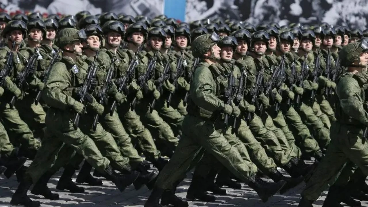 Rus Ordusuna 364 bin kişi katıldı!