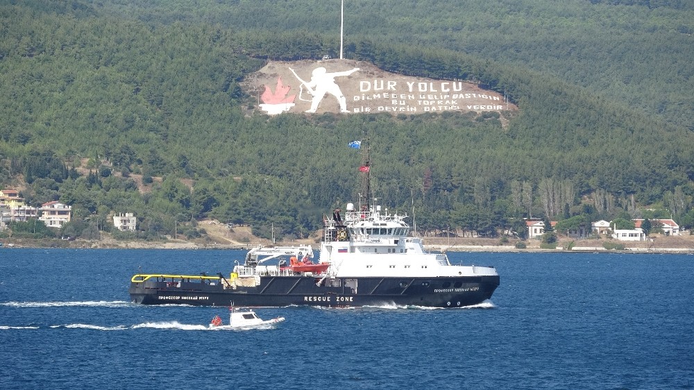 Rus römorkörü Çanakkale Boğazı’ndan geçti 