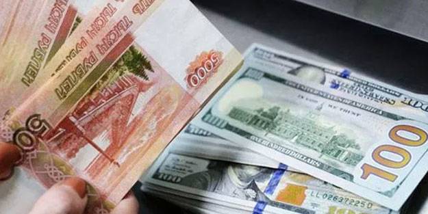 Rus rublesi dolar karşısında kan kaybediyor