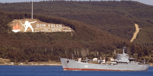 Rus savaş gemileri boğazdan art arda geçti