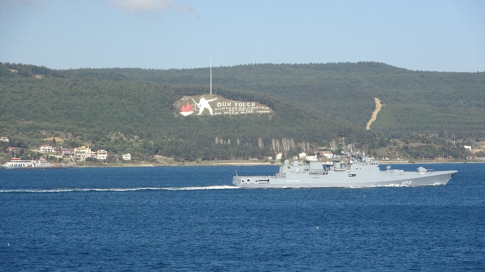 Rus savaş gemileri Çanakkale Boğazı’ndan geçti 