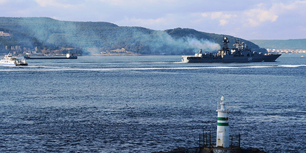 Rus savaş gemileri harekete geçti! Dikkat çeken görüntü