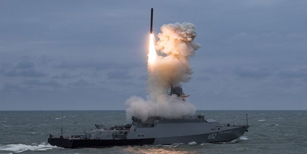 Rus savaş gemisi 'Amiral Essen' hasar aldı