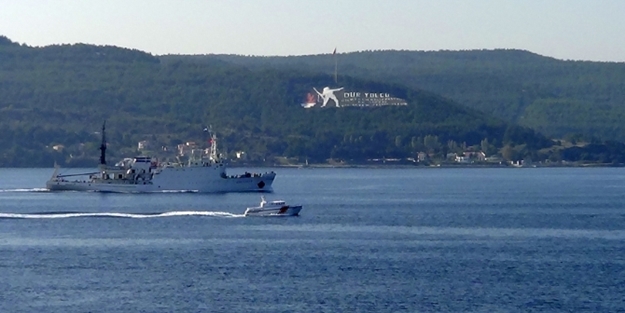 Rus savaş gemisi Boğaz’dan geçti