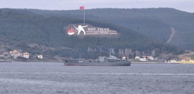 Rus savaş gemisi Boğaz’dan geçti!