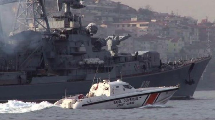 Rus savaş gemisi İstanbul Boğazı'ndan böyle geçti