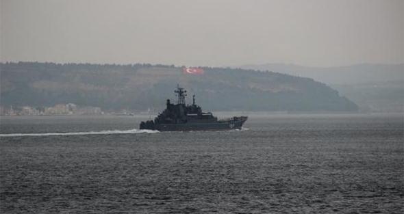 Rus savaş gemisi boğazdan geçti
