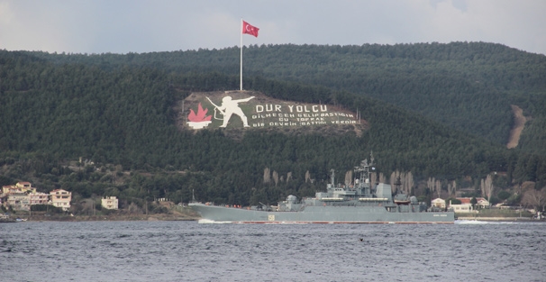 Rus savaş gemisi boğazdan geçti