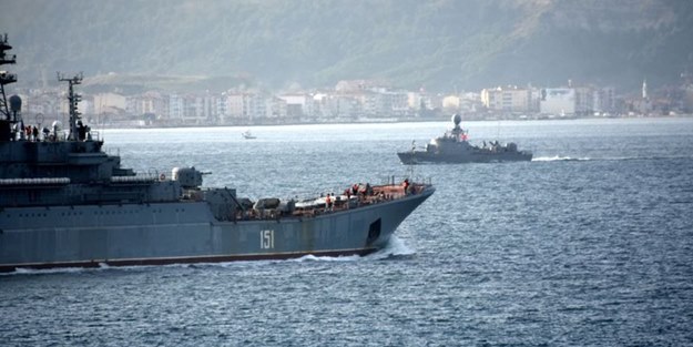 Rus savaş gemisi Çanakkale Boğazı'nda Türk savaş gemisiyle karşılaştı
