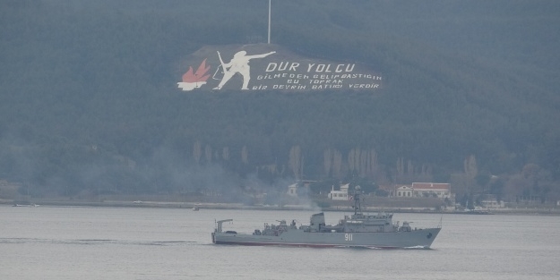 Rus savaş gemisi Çanakkale Boğazı'ndan böyle geçti