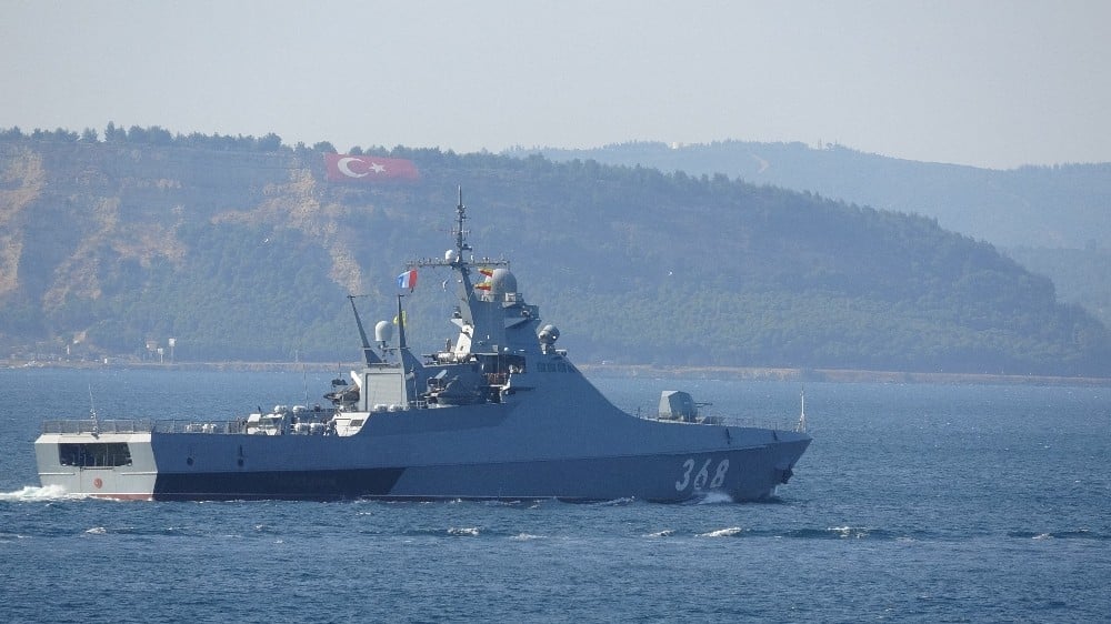 Rus savaş gemisi Çanakkale Boğazı’ndan geçti 