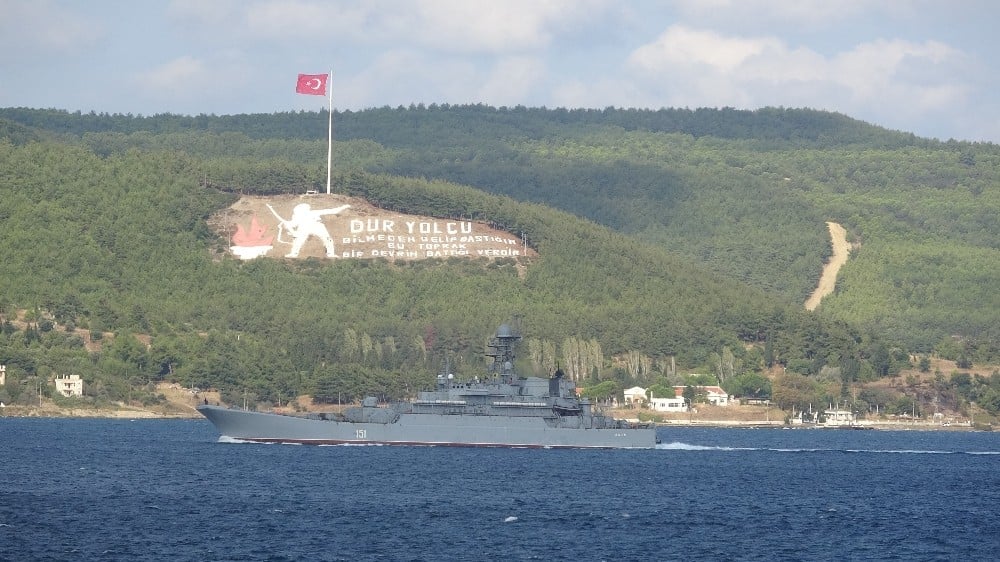 Rus savaş gemisi Çanakkale Boğazı’ndan geçti 