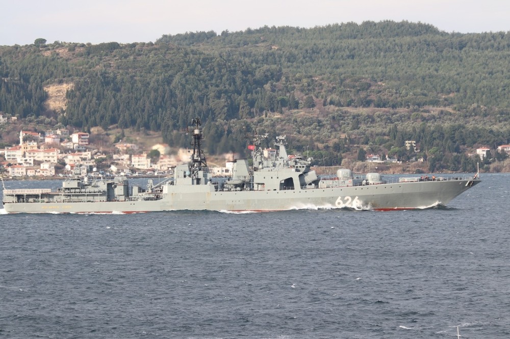 Rus savaş gemisi Çanakkale Boğazı’ndan geçti 