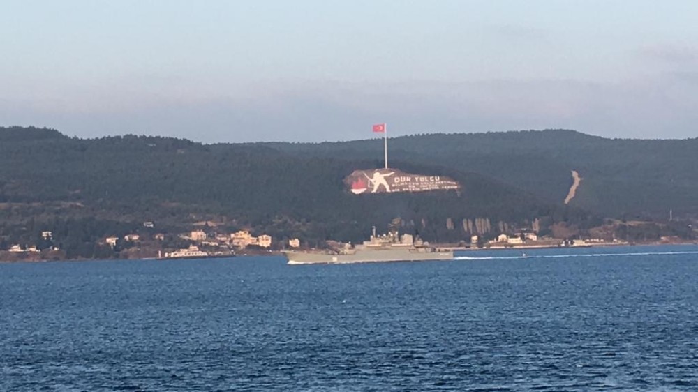 Rus savaş gemisi Çanakkale Boğazı’ndan geçti 