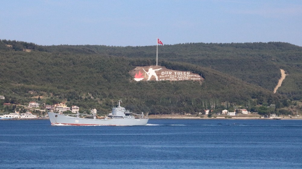Rus savaş gemisi Çanakkale Boğazı’ndan geçti 