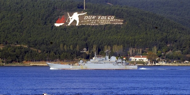Rus savaş gemisi Çanakkale Boğazı'ndan geçti