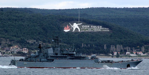 Rus savaş gemisi Çanakkale Boğazı’ndan geçti