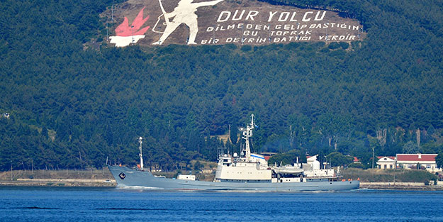 Rus savaş gemisi Çanakkale Boğazı'ndan geçti