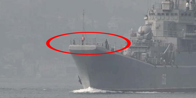 Rus savaş gemisi boğazdan geçerken bunu yaptılar!